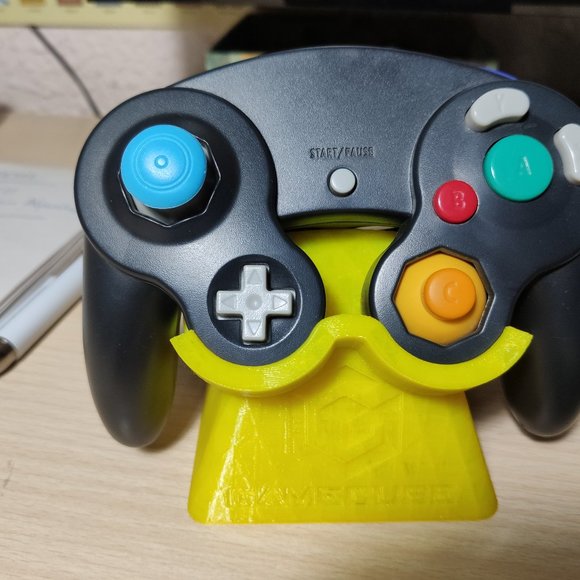 Nintendo GameCube Controller Stand with Engraved Logo 12 Colors - Picture 3 of 14